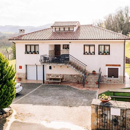 Apartamentos La Cortina Onís エクステリア 写真